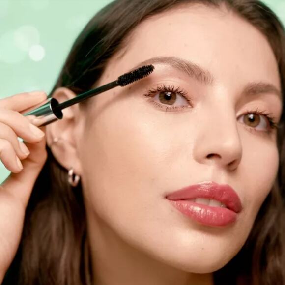 CLINIQUE 2 PC SKINCARE & MAKEUP SET "EASY EYE" MASCARA & EYE CREAM FOR PUFFINESS - Picture 3 of 4